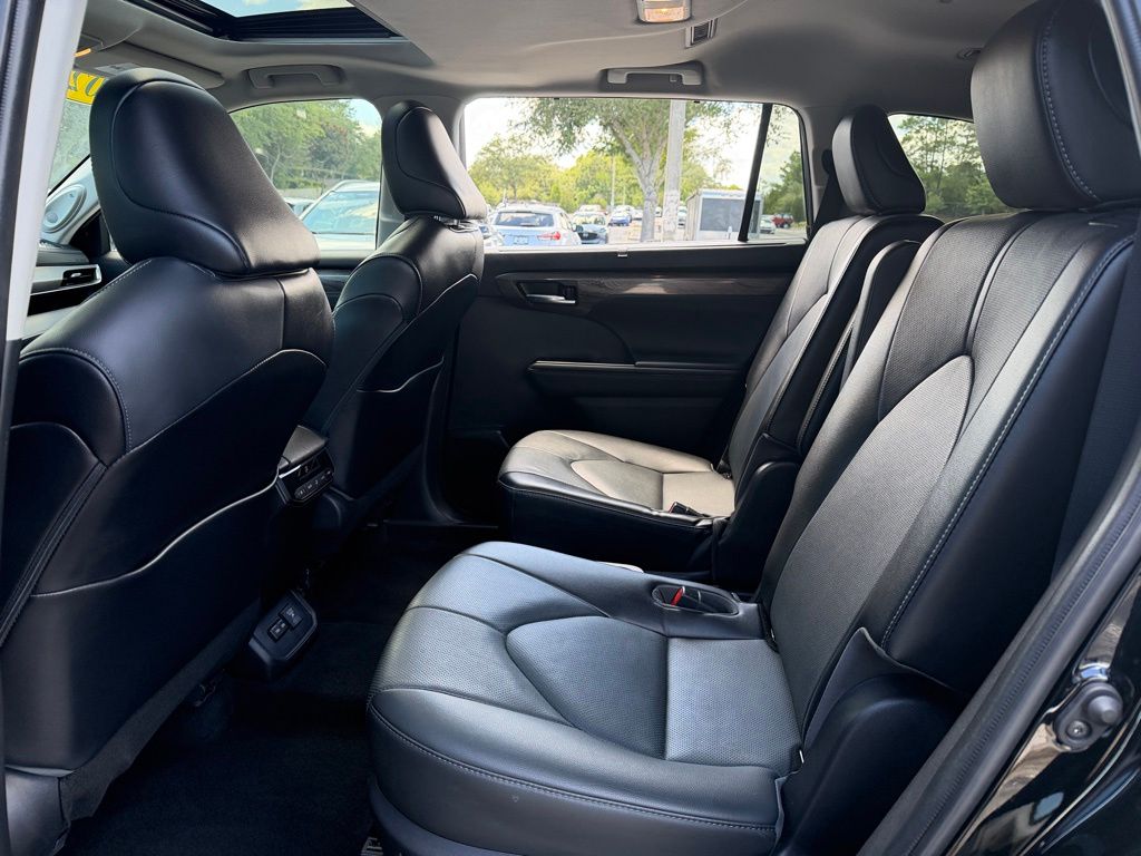 Used 2022 Toyota Highlander Hybrid SUV