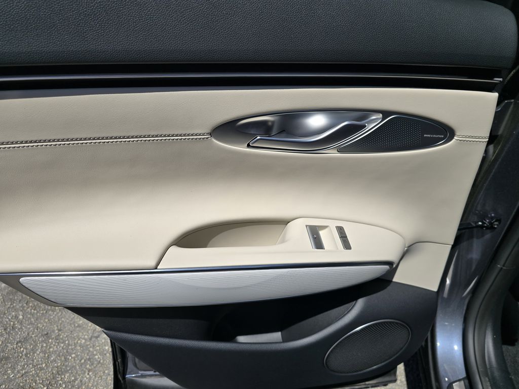 New 2026 Red Genesis 2.5T Select image 13