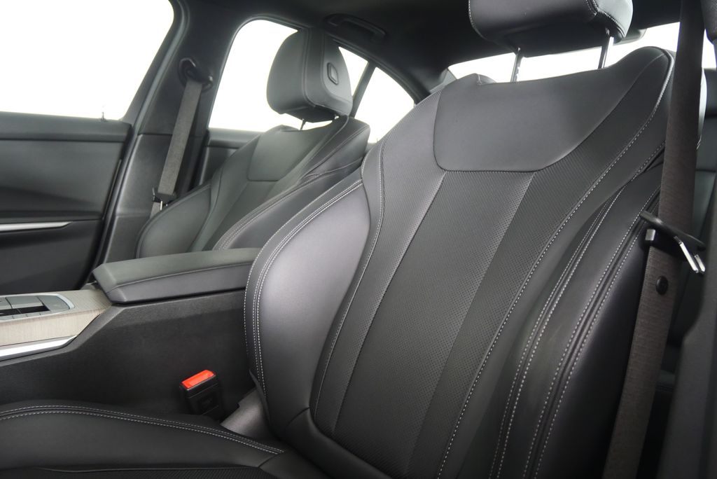 Thumbnail: 2025 BMW 3 Series - 10