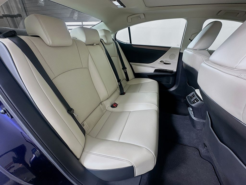 2025 Lexus ES 350 28