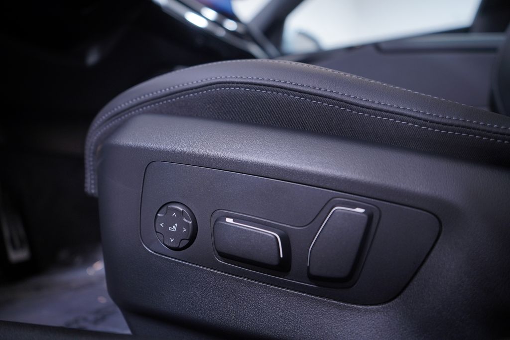 Thumbnail: 2026 BMW 5 Series - 12