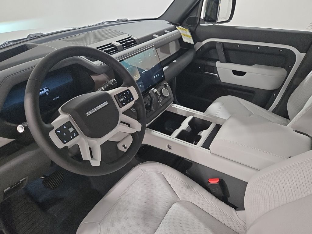 New 2026 White Land Rover X-Dynamic SE image 23
