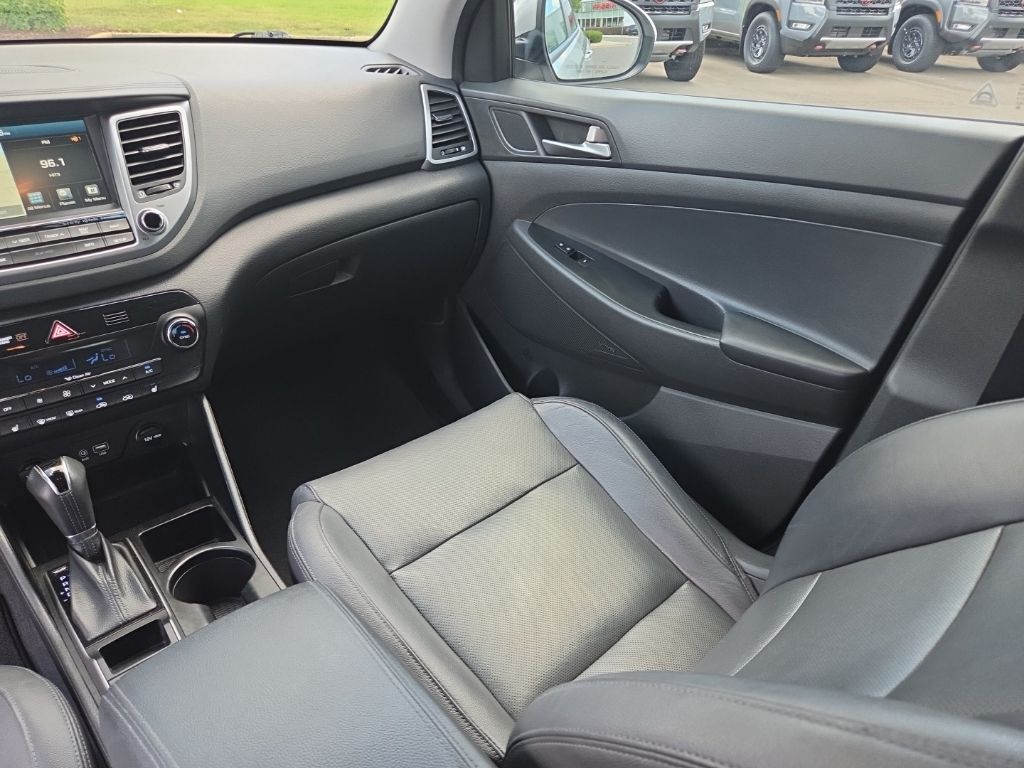 Used 2017 Silver Hyundai SE Plus image 29