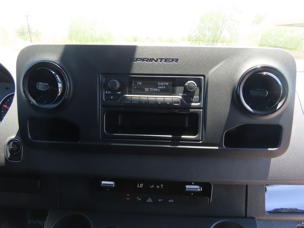 Thumbnail: 2025 Mercedes-Benz Sprinter - 15