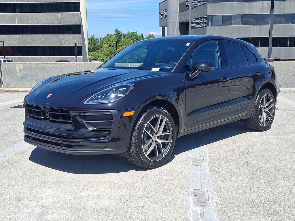 Thumbnail: 2026 Porsche Macan - 1