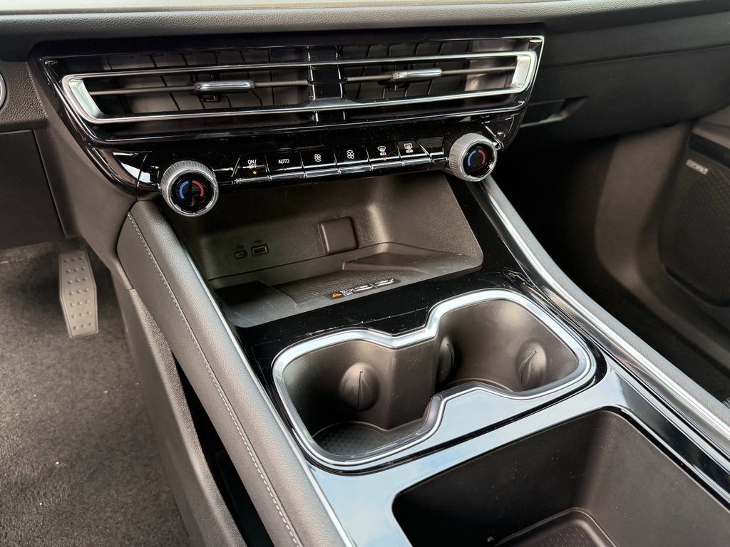 new 2026 Chevrolet Traverse car, priced at $42,995