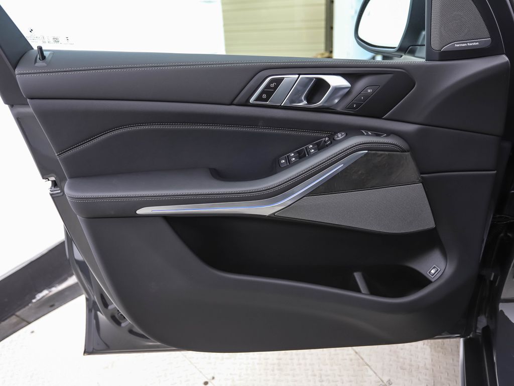 Thumbnail: 2026 BMW X5 - 9