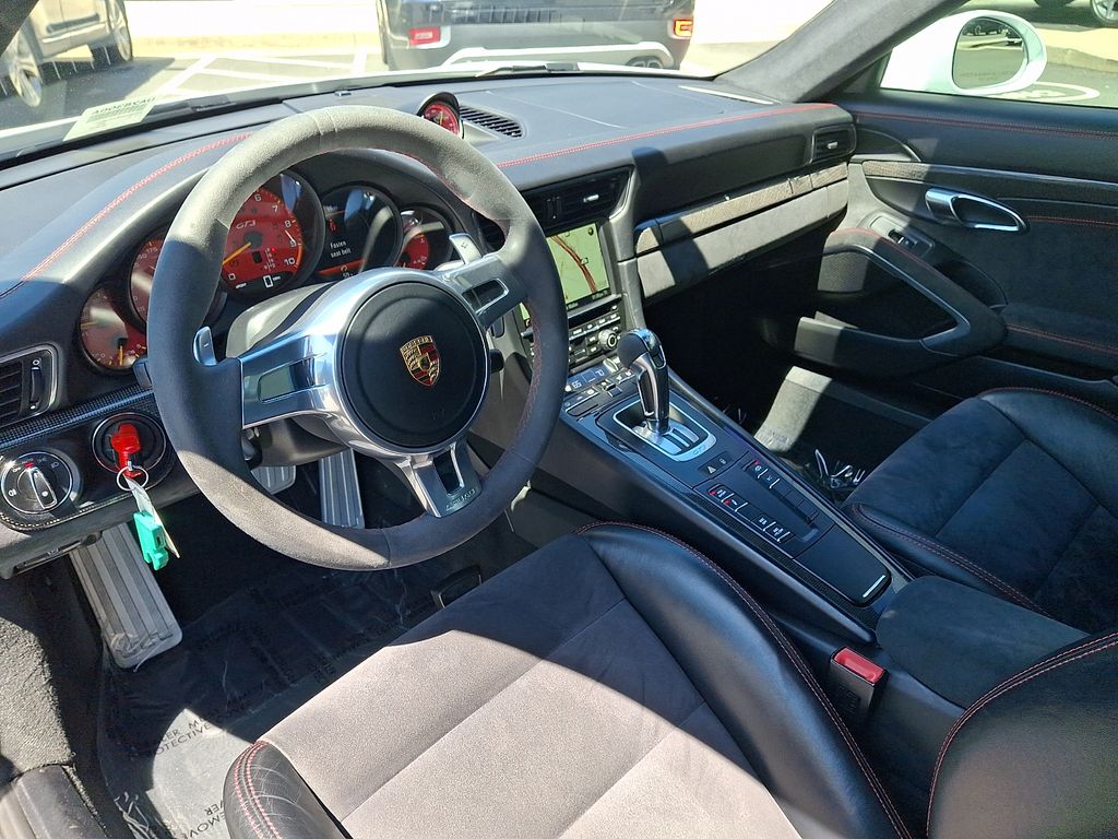 Thumbnail: 2015 Porsche 911 - 10