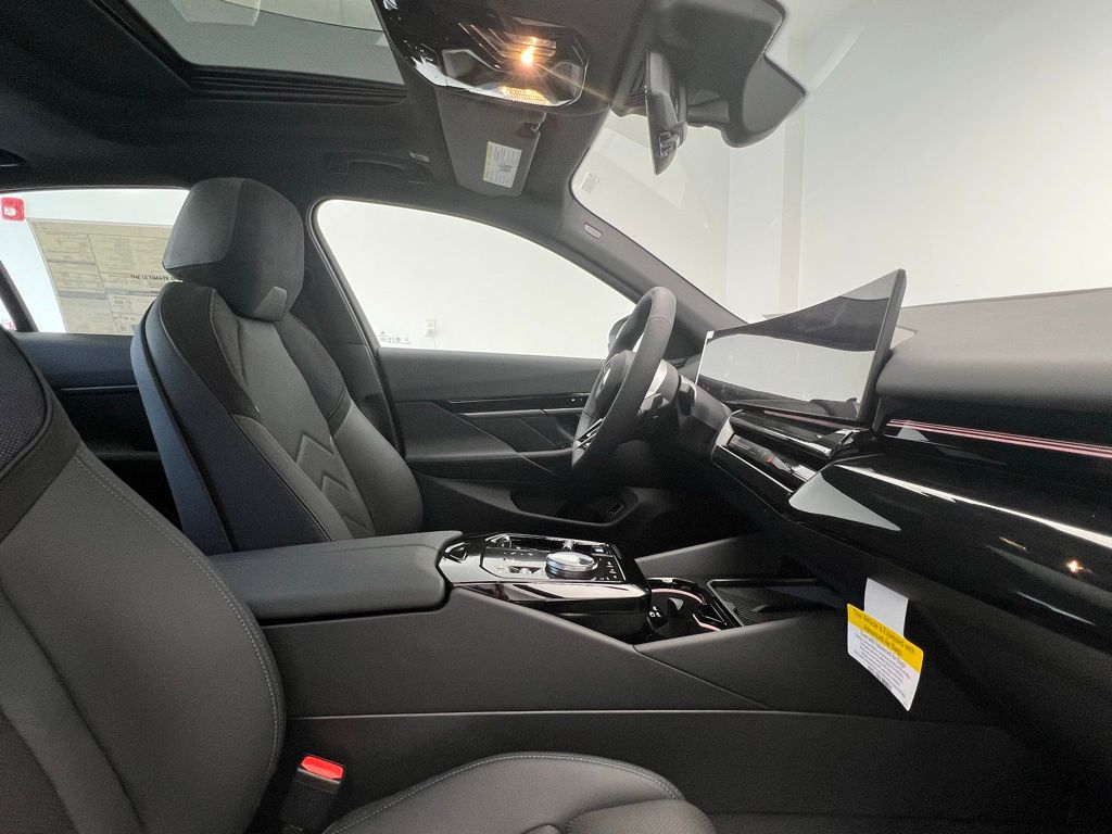 Thumbnail: 2026 BMW 5 Series - 6
