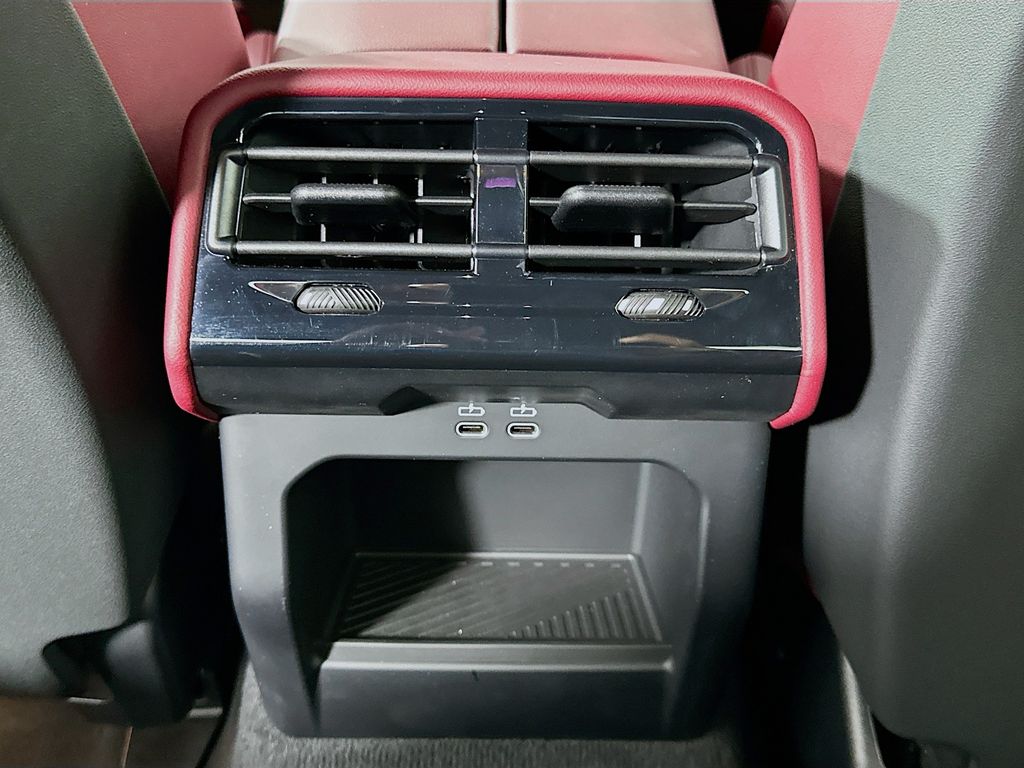 Thumbnail: 2025 BMW 5 Series - 26