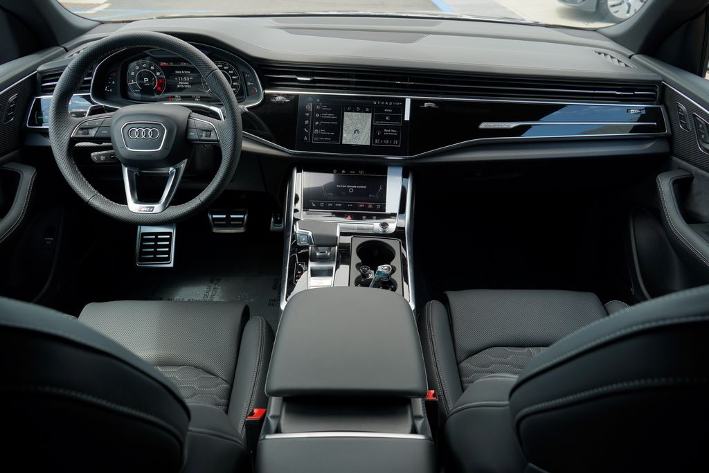Thumbnail: 2025 Audi RS Q8 - 8