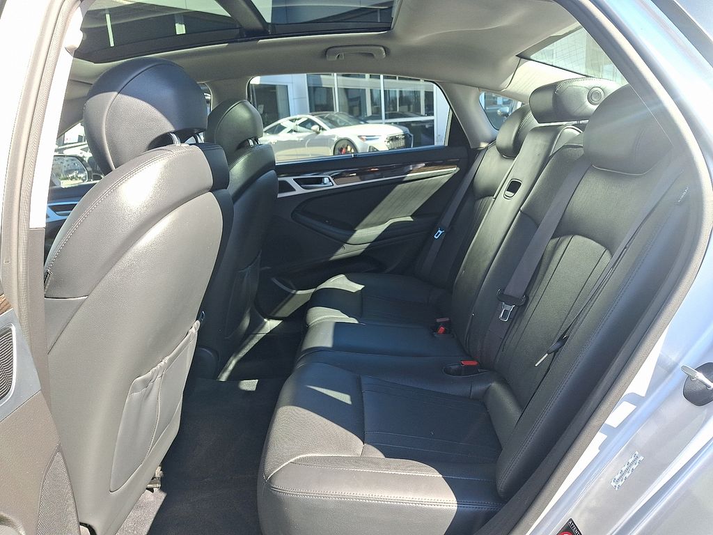 Thumbnail: 2015 Hyundai Genesis - 10