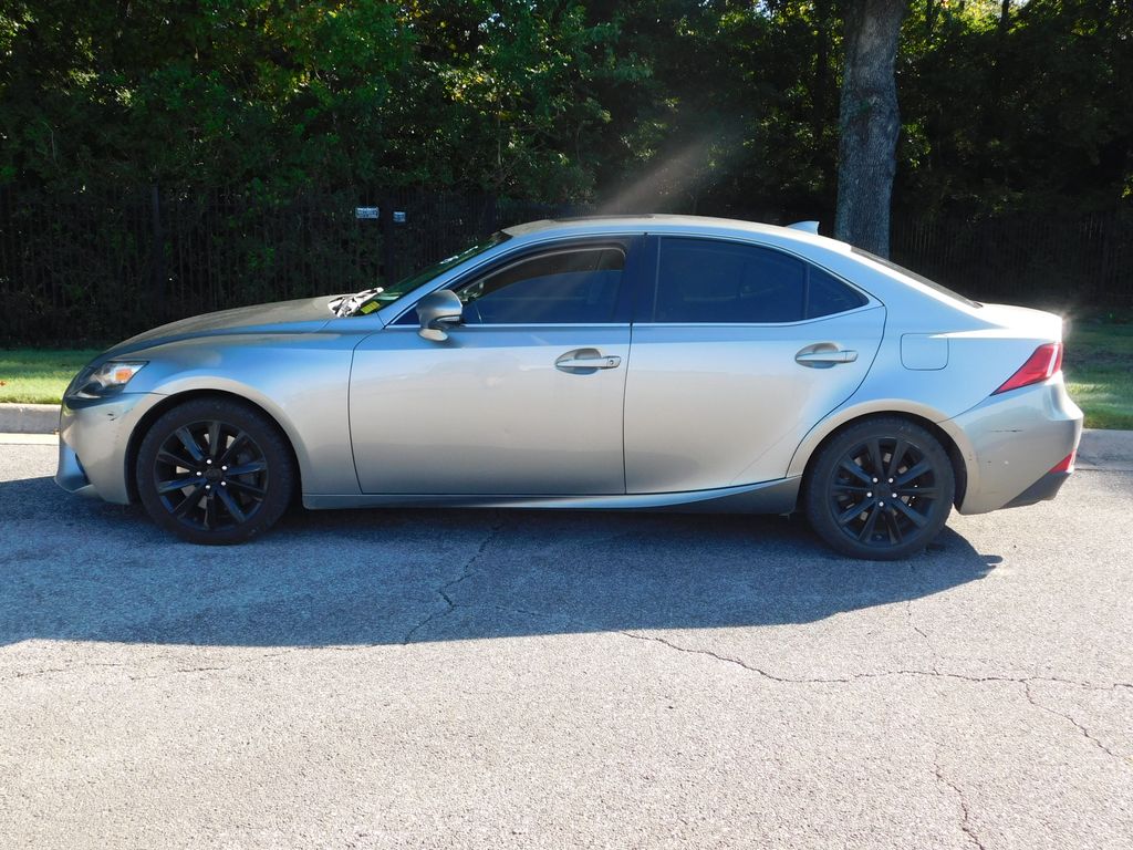 Thumbnail: 2016 Lexus IS - 2