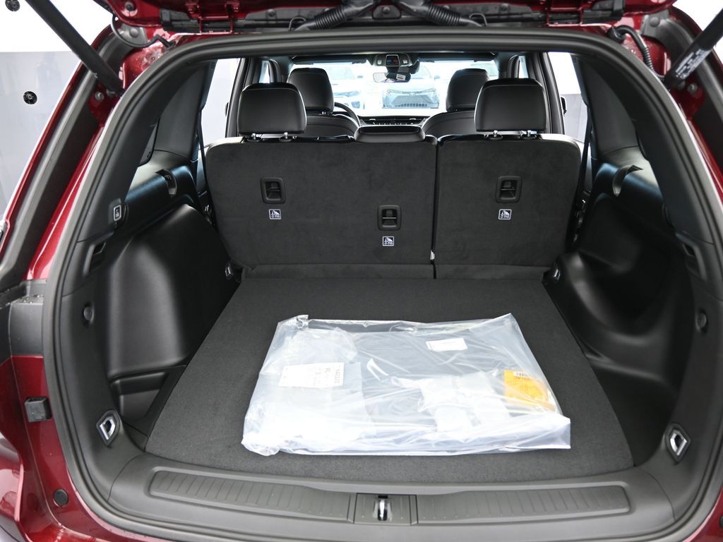 New 2025 Velvet Red Pearlcoat Jeep Laredo image 34