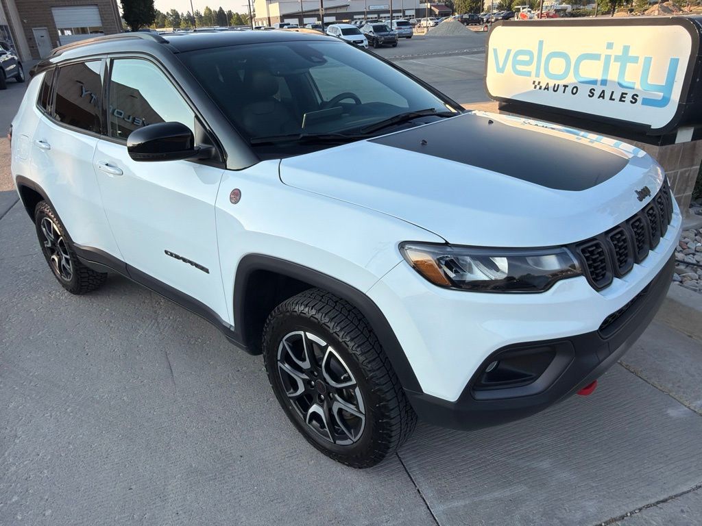 Bright White Clearcoat 2025 Jeep Compass SUV / Crossover Four-Wheel Drive 8-Speed Automatic