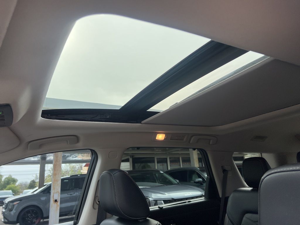 2023 Nissan Pathfinder Platinum photo