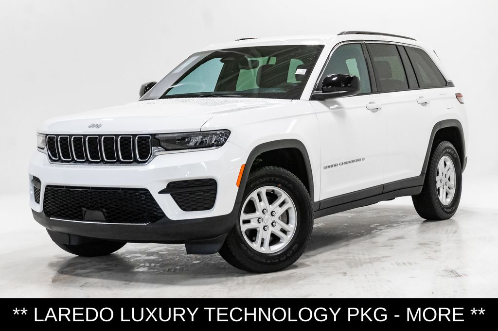 Bright White Clearcoat 2024 Jeep Grand Cherokee Laredo 4WD SUV / Crossover Four-Wheel Drive 8-Speed Automatic