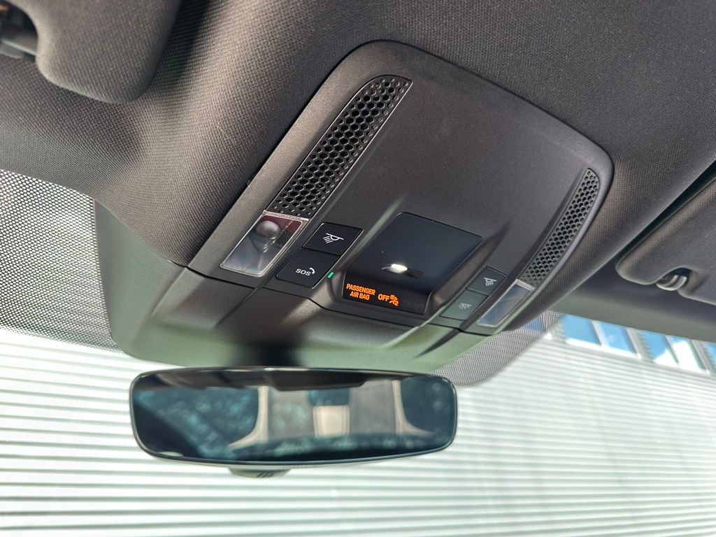 Thumbnail: 2022 Porsche Taycan - 32