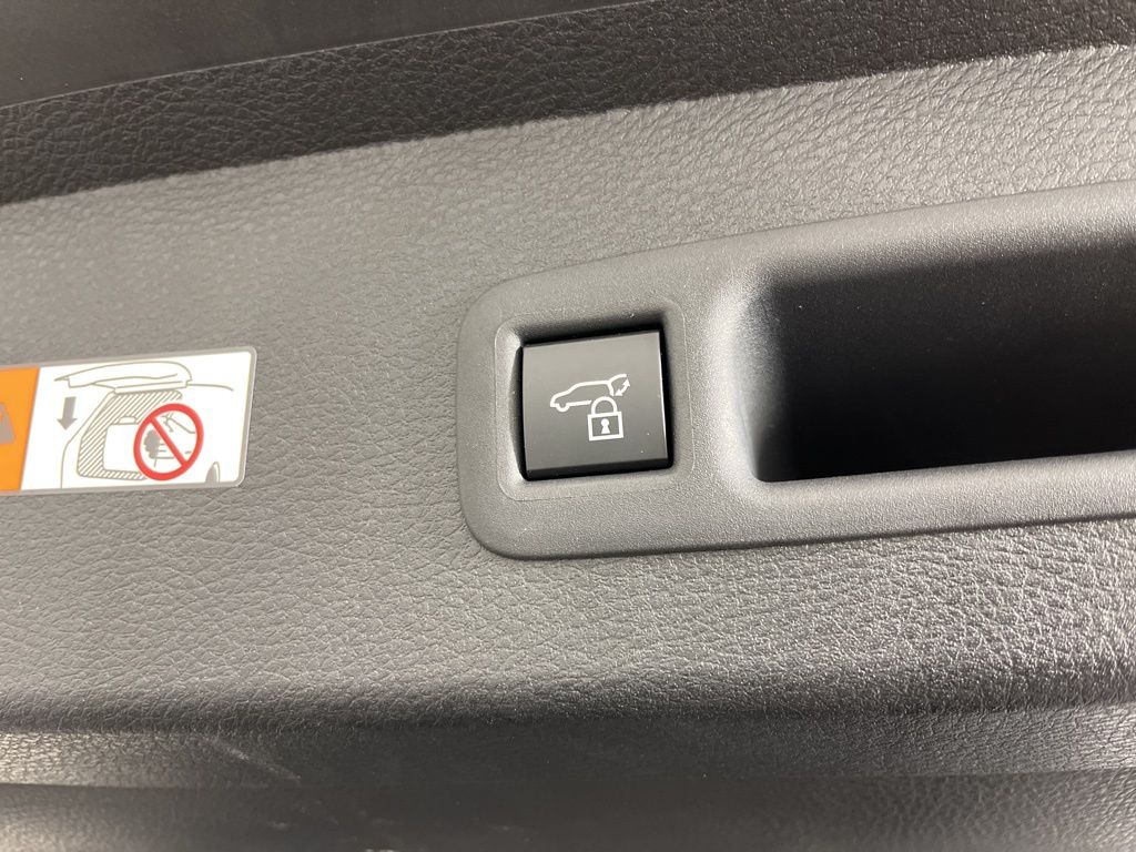 Thumbnail: 2025 Toyota Sienna - 24