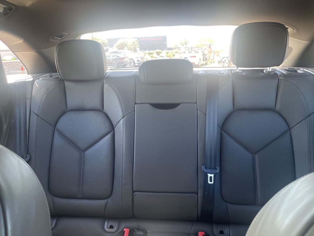 Thumbnail: 2015 Porsche Macan - 11