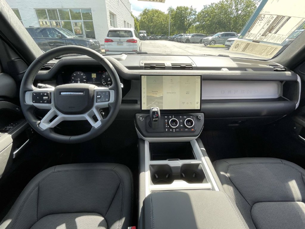 New 2026 Black Land Rover X-Dynamic SE image 21