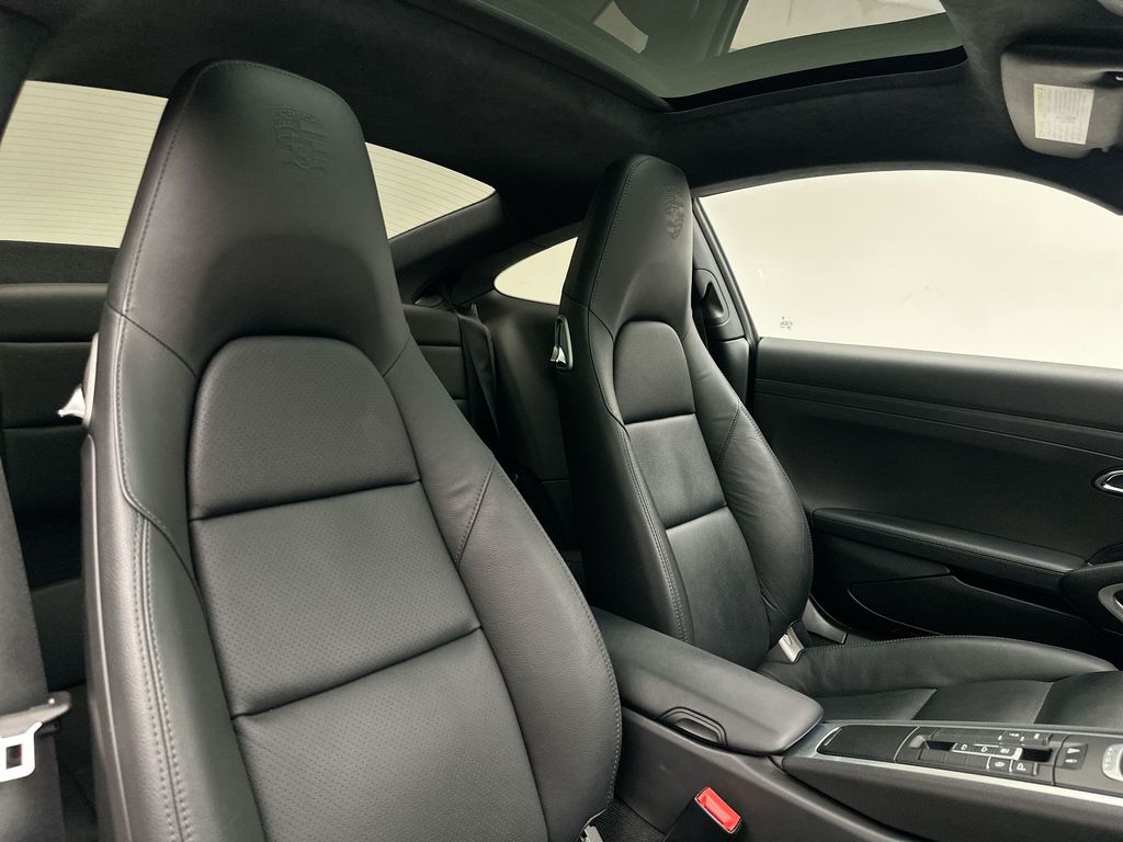 Thumbnail: 2016 Porsche 911 - 18