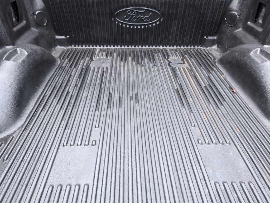 Used 2016 Silver Ford XLT image 29