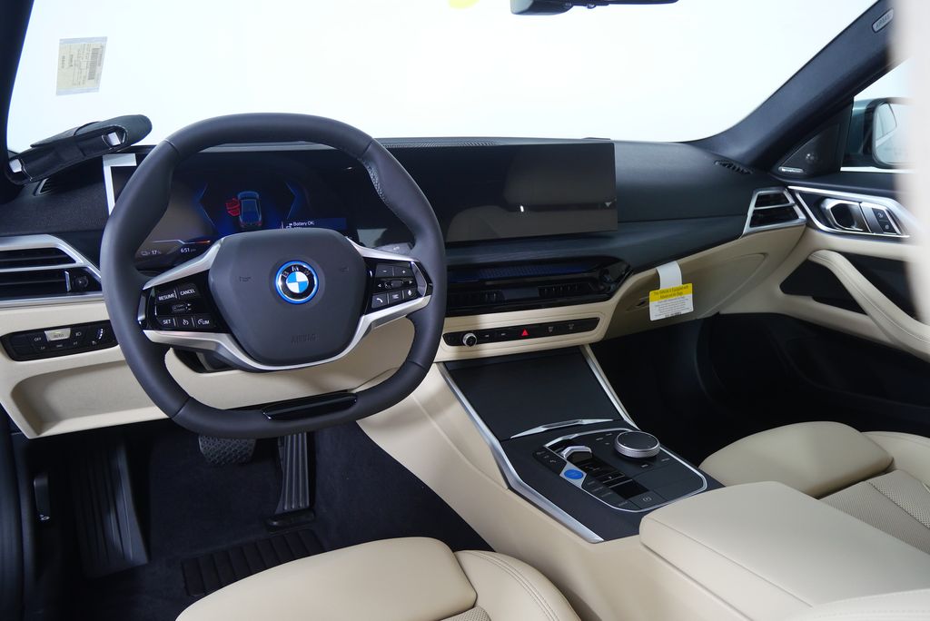 Thumbnail: 2025 BMW i4 - 17