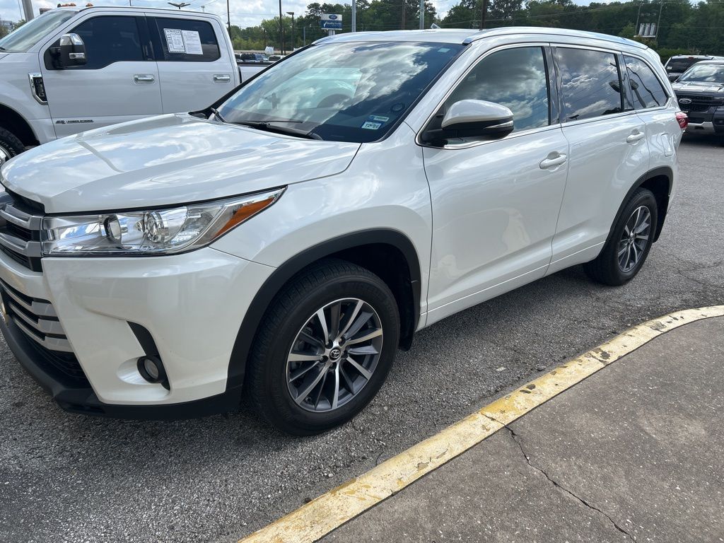 White (Blizzard Pearl) 2018 Toyota Highlander XLE SUV / Crossover Front-Wheel Drive 8-Speed Automatic