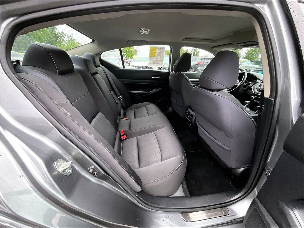 2019 Nissan Altima — photo 16