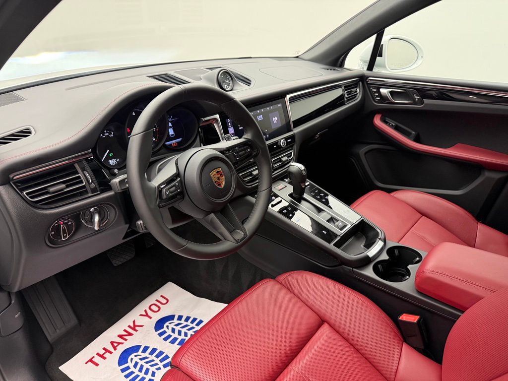 Thumbnail: 2026 Porsche Macan - 4