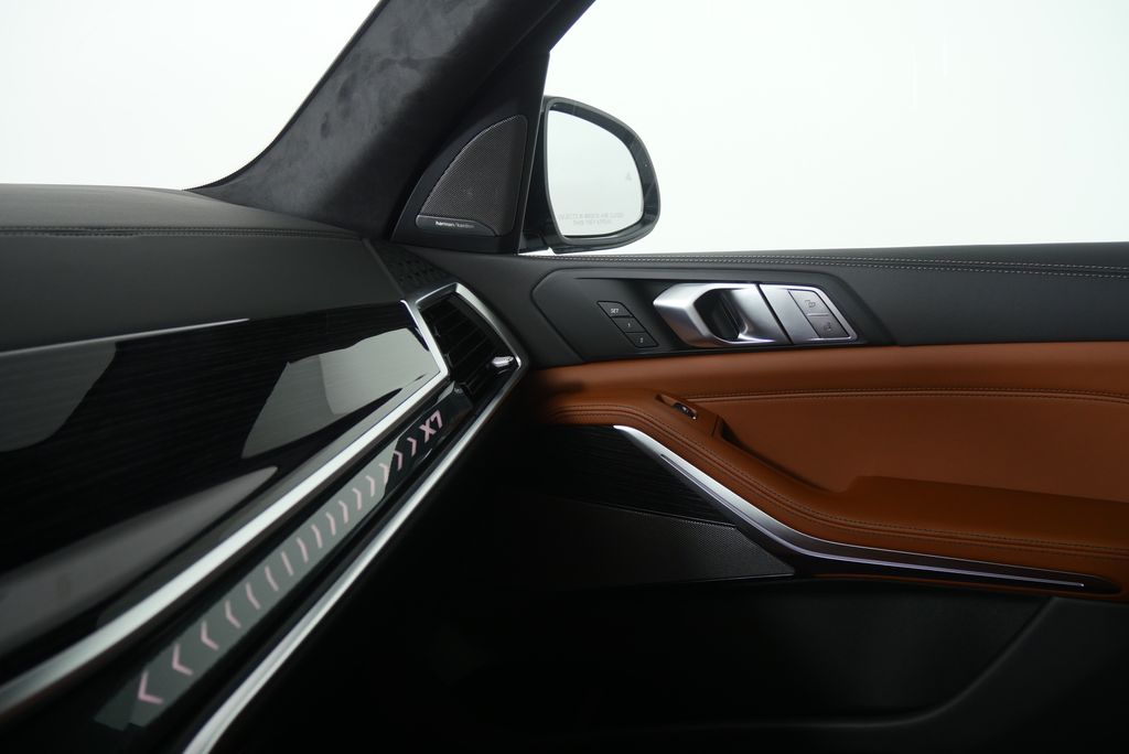 Thumbnail: 2026 BMW X7 - 26