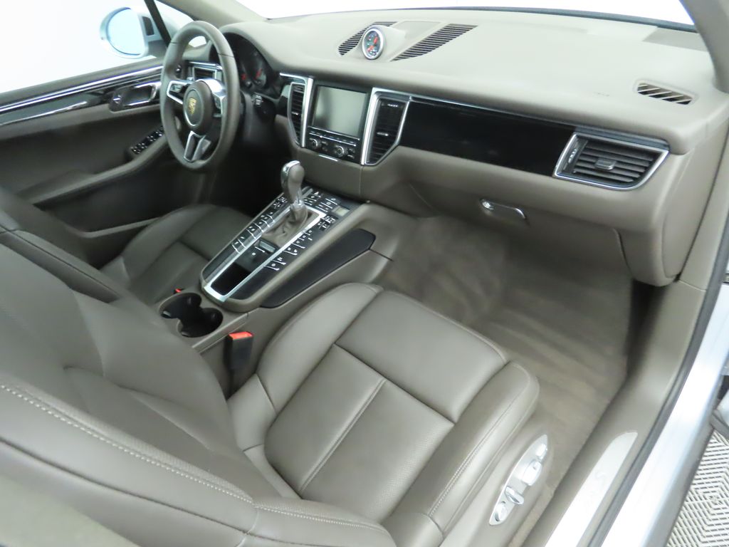 Thumbnail: 2015 Porsche Macan - 21