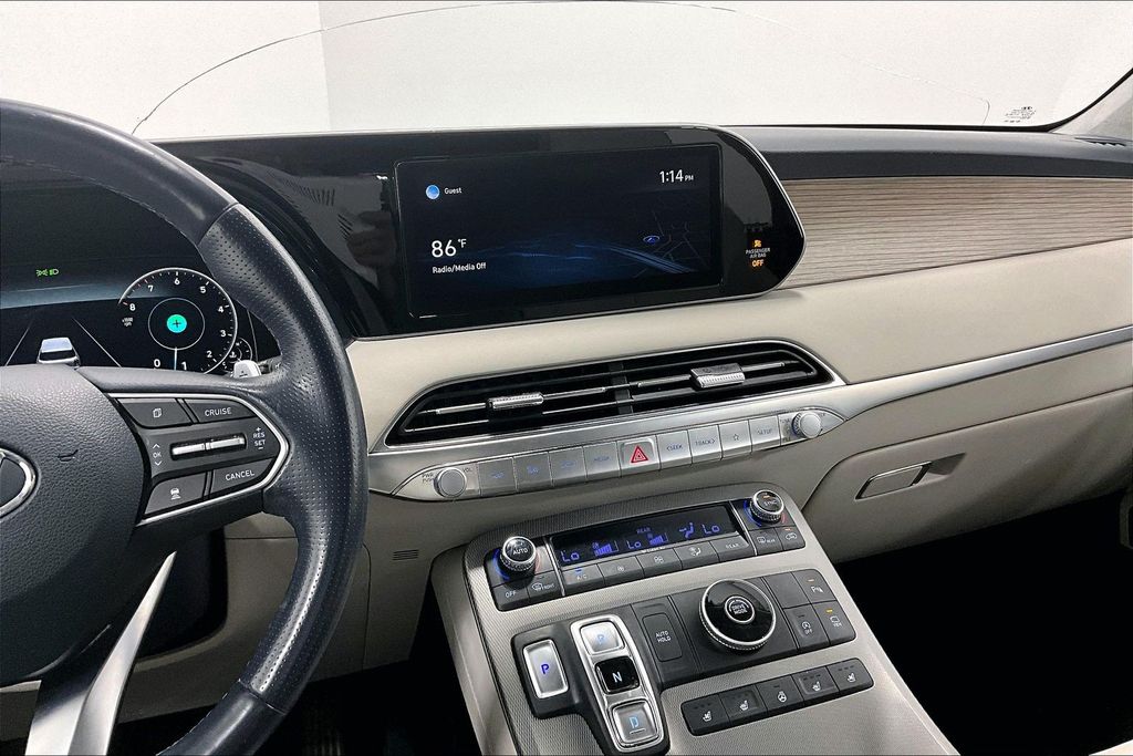 View vehicle photo 7