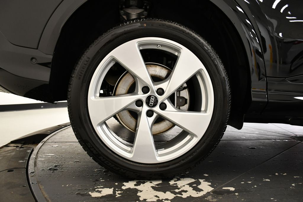 Thumbnail: 2025 Audi Q5 - 15