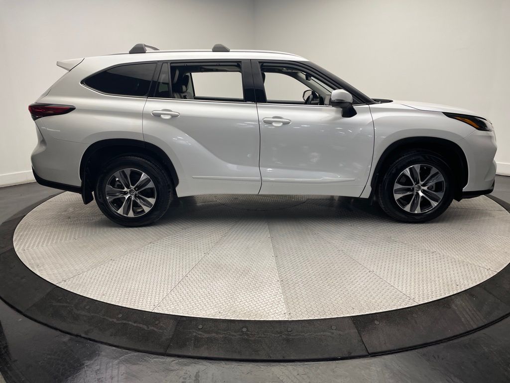 2022 Toyota Highlander XLE 4