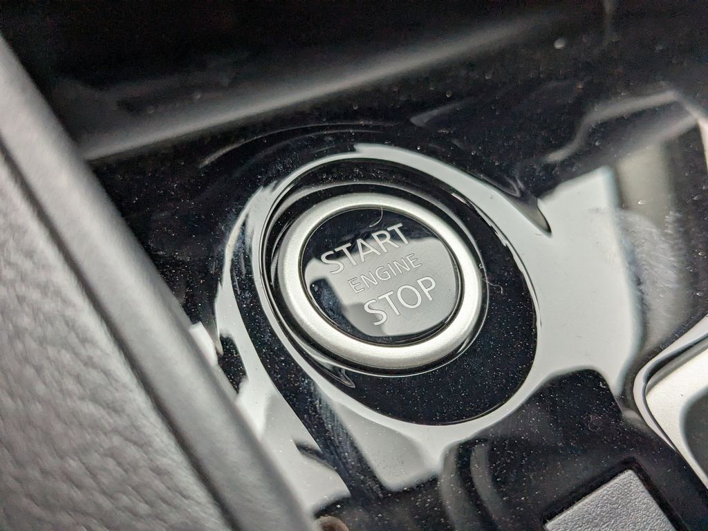 New 2025 Nissan Versa Sedan