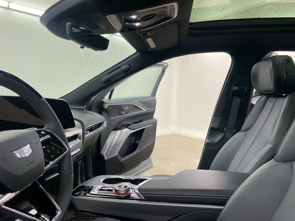 2024 Cadillac LYRIQ Luxury photo