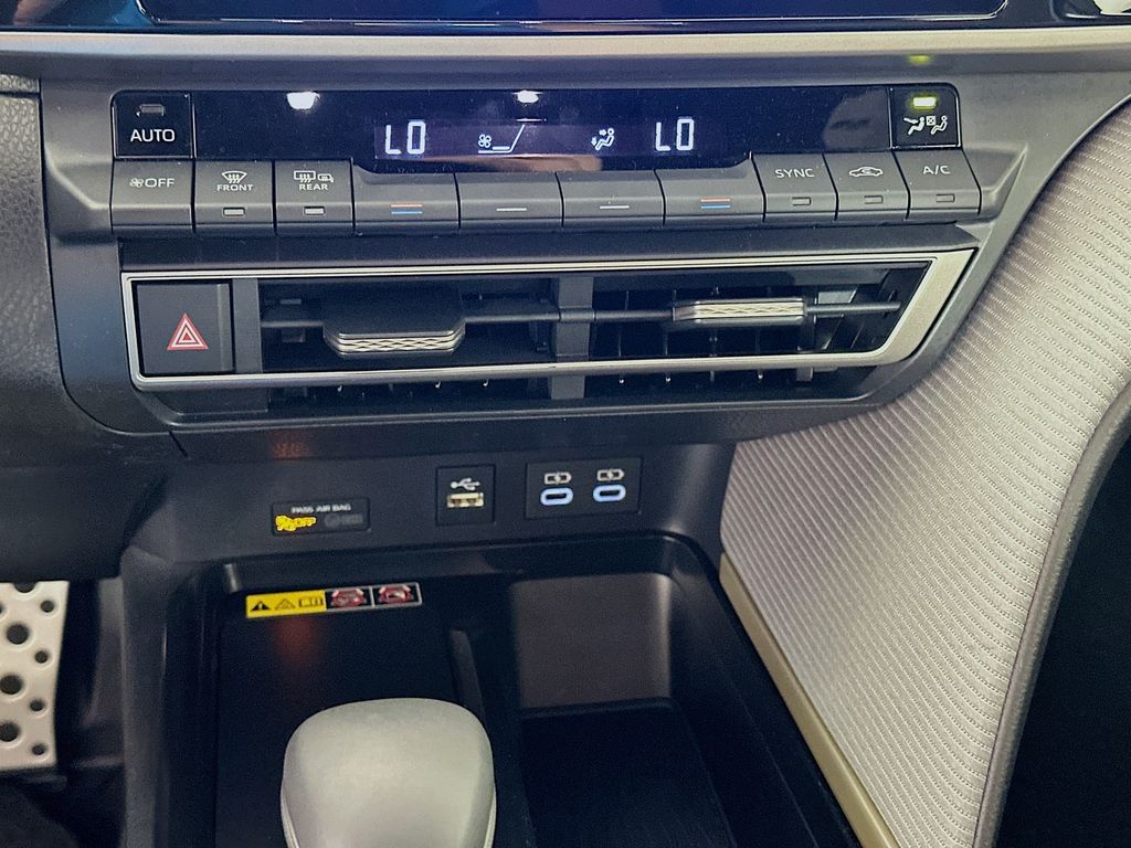 Thumbnail: 2025 Toyota Camry - 16