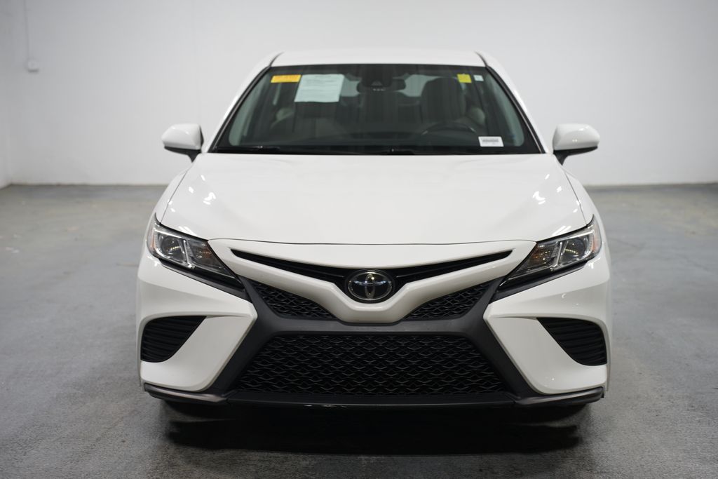 2020 Toyota Camry SE 2