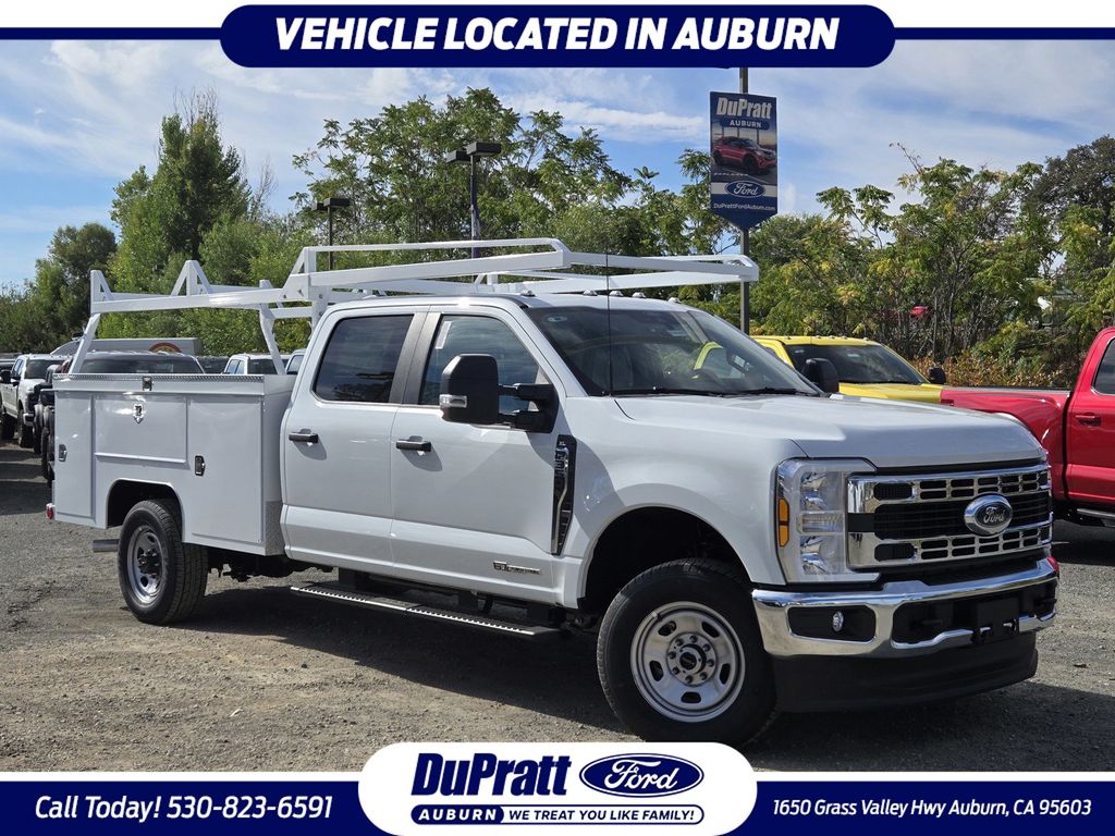 Oxford White 2026 Ford F-350 Super Duty Chassis Pickup Truck Four-Wheel Drive Automatic