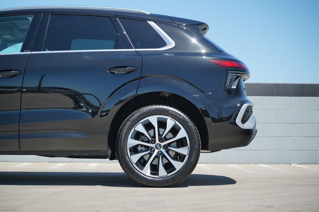 Thumbnail: 2026 Audi Q3 - 4