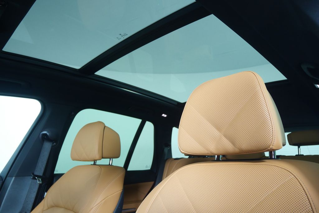 Thumbnail: 2026 BMW X5 - 12