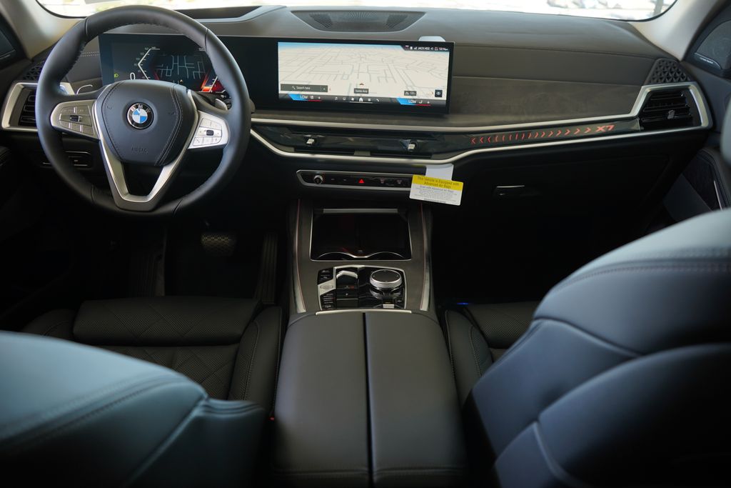 Thumbnail: 2026 BMW X7 - 14