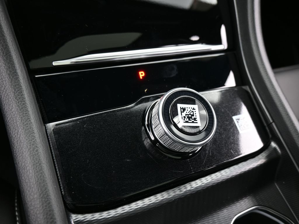 New 2026 Diamond Black Crystal Pearlcoat Jeep Limited image 22