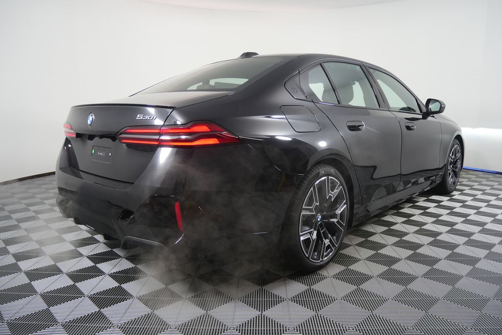 Thumbnail: 2026 BMW 5 Series - 3