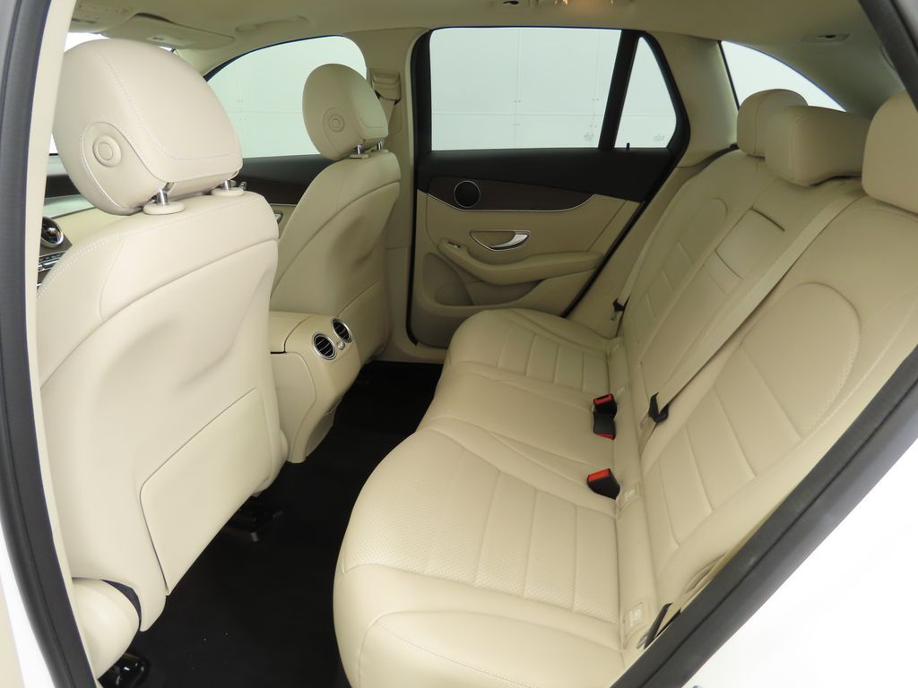 2022 Mercedes-Benz GLC 300 21