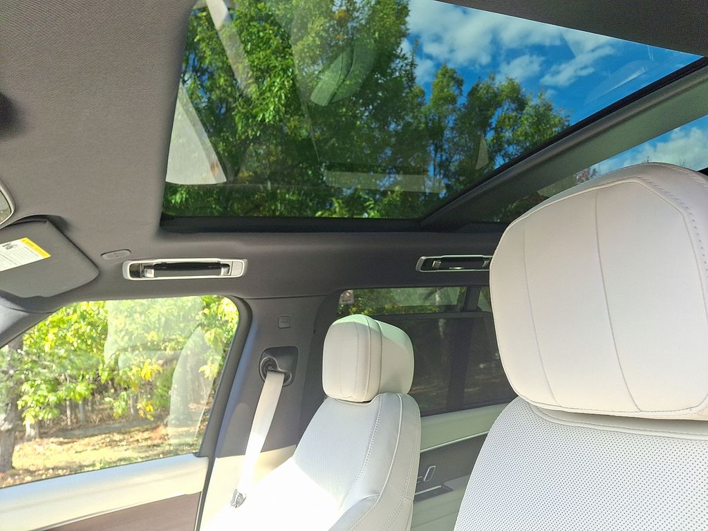 Thumbnail: 2023 Land Rover Range Rover - 14