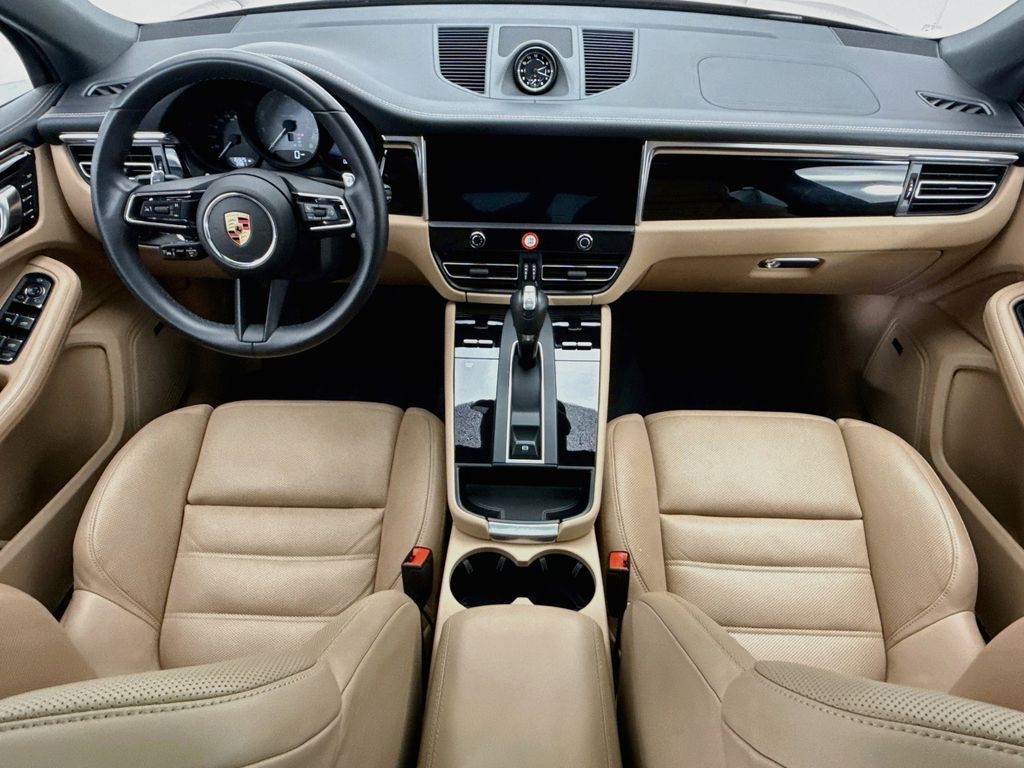 Thumbnail: 2025 Porsche Macan - 15