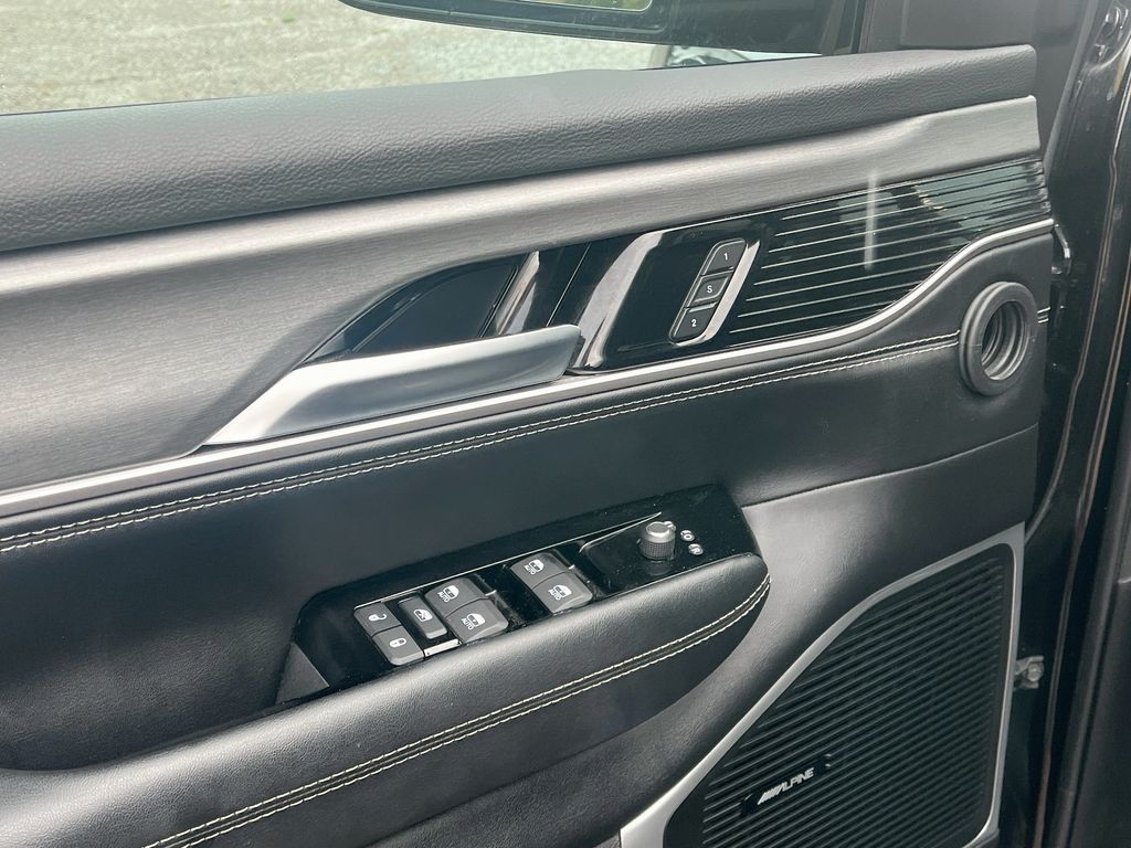 Used 2025 Black Jeep Base image 18